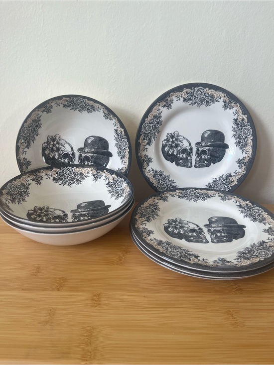 Royal Stafford Other - Royal Stafford Skull couple Bowl and Plate Set